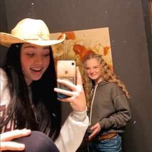 Meet your Posher, Lynzi